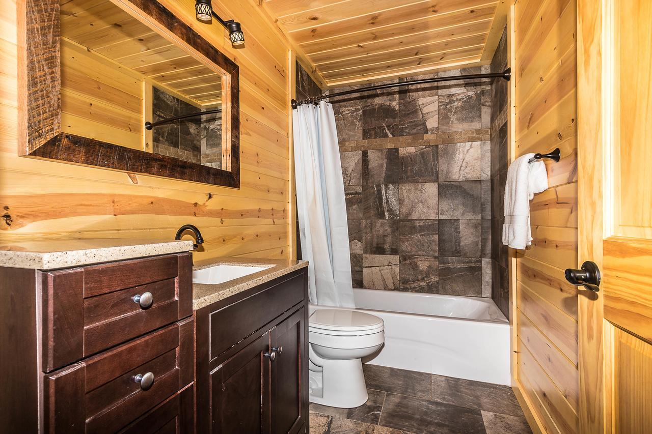 Hocking Hills Cabins & Resort Foxfire Logan Exterior photo