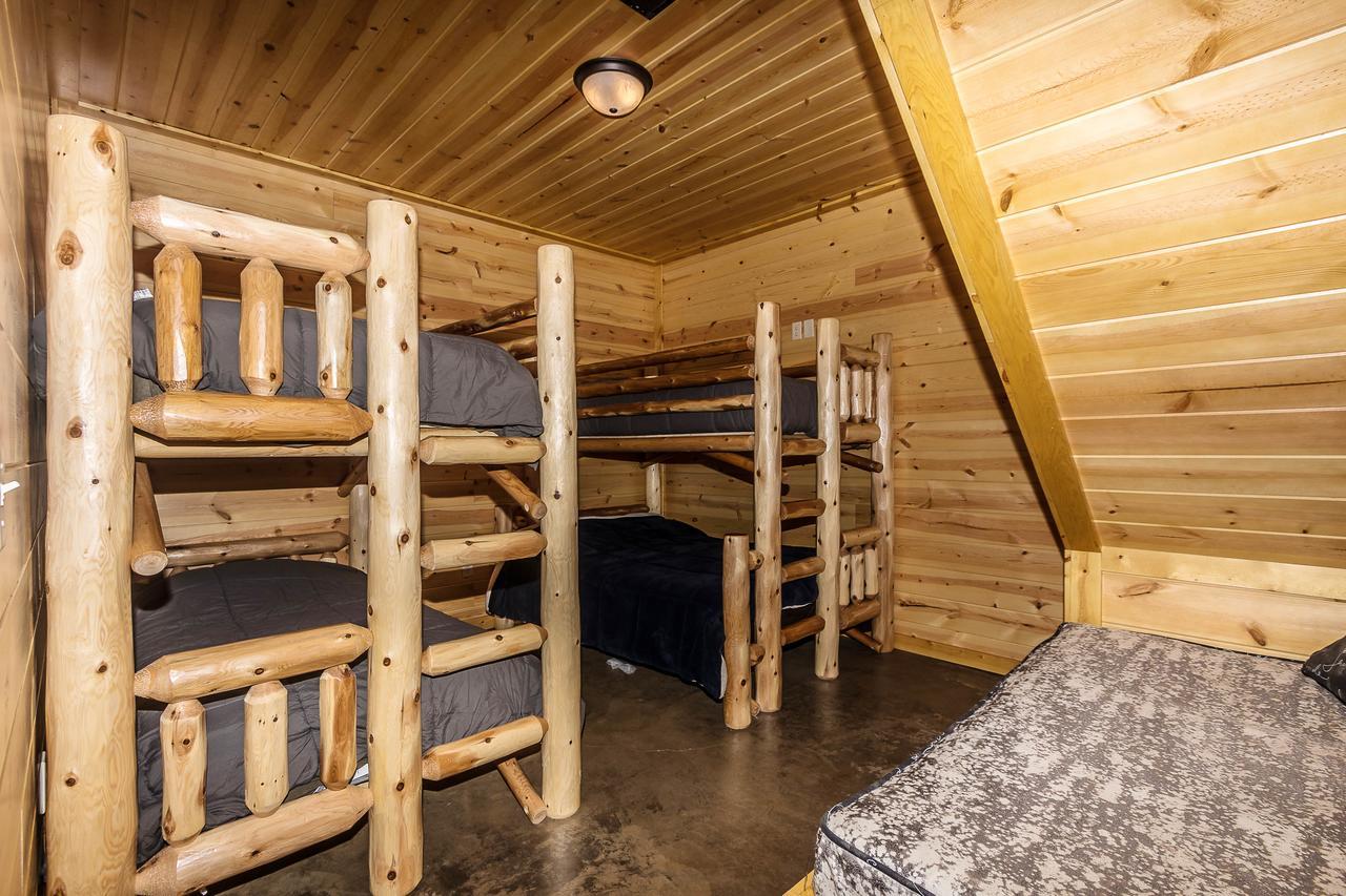 Hocking Hills Cabins & Resort Foxfire Logan Exterior photo